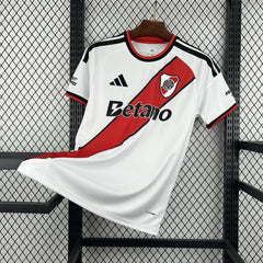 Camiseta River Plate primera equipación 26/27 blanca con banda roja - vista frontal