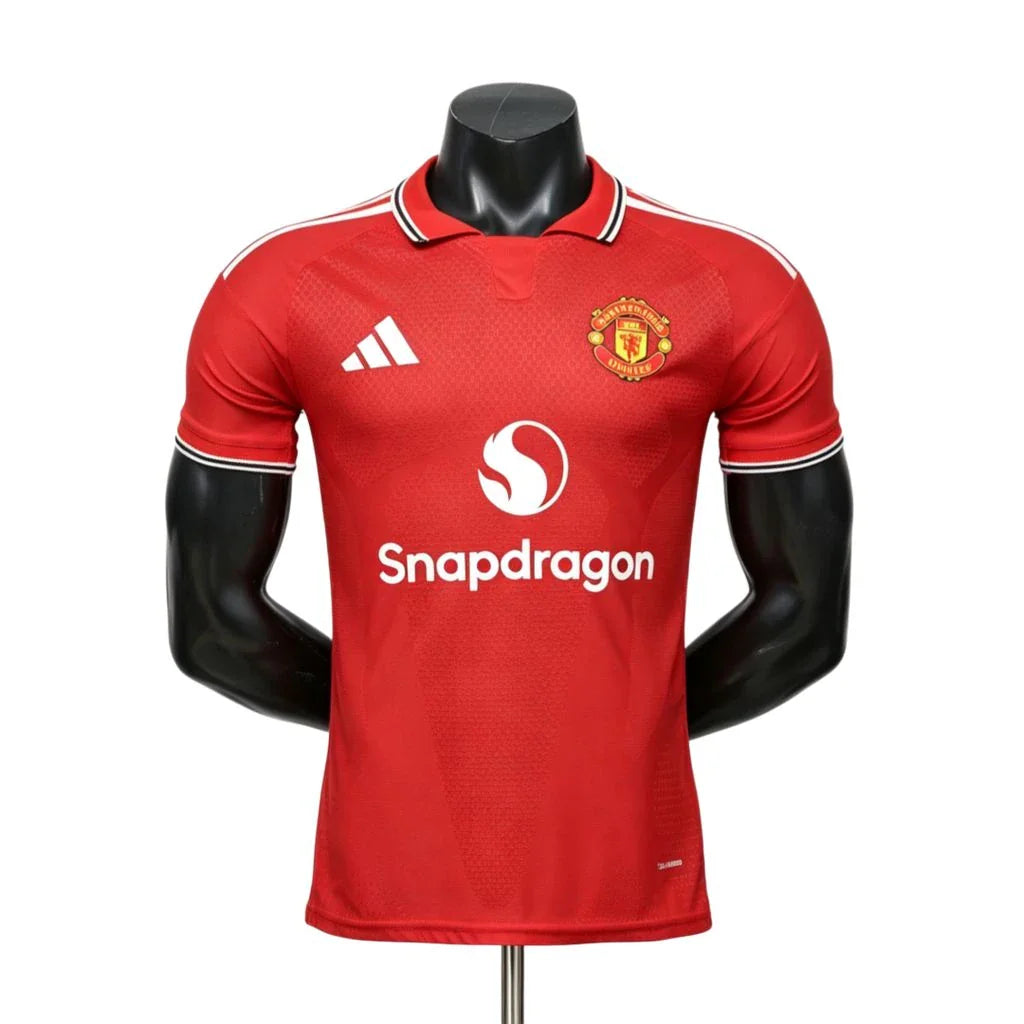 Camiseta del Manchester United 2026/27 versión jugador en rojo - vista frontal