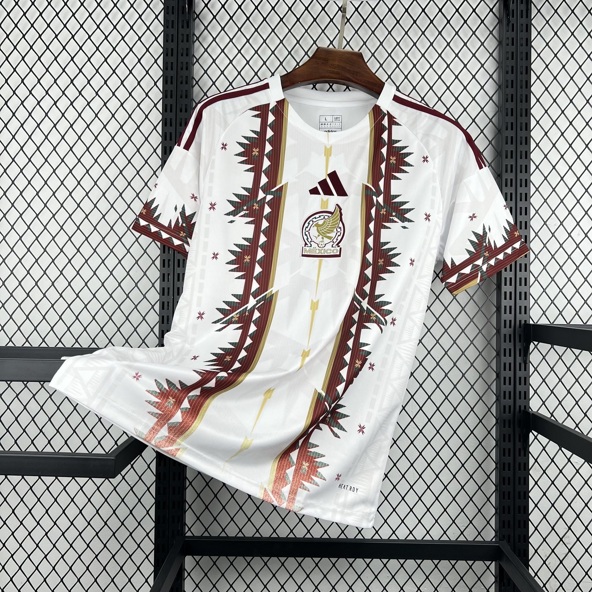Camiseta especial de México Mundial 2026 en blanco con grecas - vista frontal
