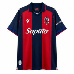 Camiseta a franjas rojas y azul marino del Bologna primera equipación 26/27 - vista frontal