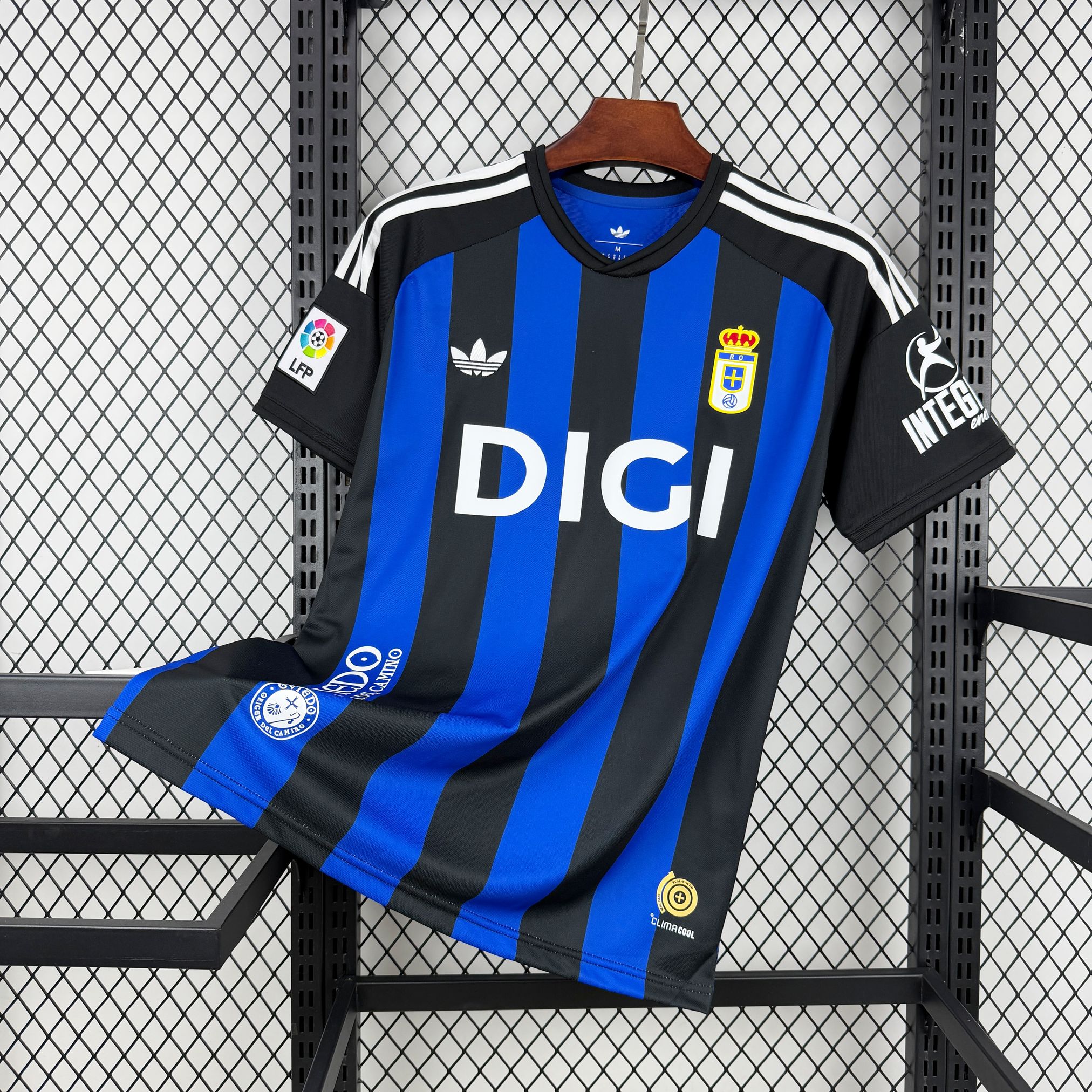 Camiseta Real Oviedo centenario 25/26 azul y negra - vista frontal