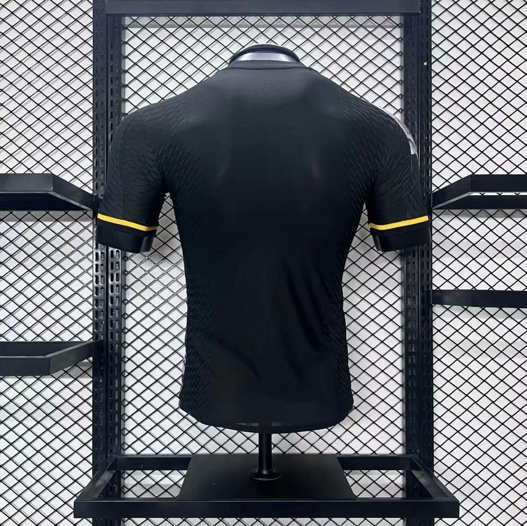 REAL MADRID EDICIÓN ROSA  24/25  ( VERSION JUGADOR)