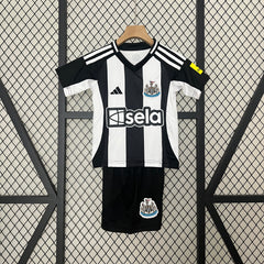 NEWCASTLE UNITED  I 24/25 CONJUNTO INFANTIL