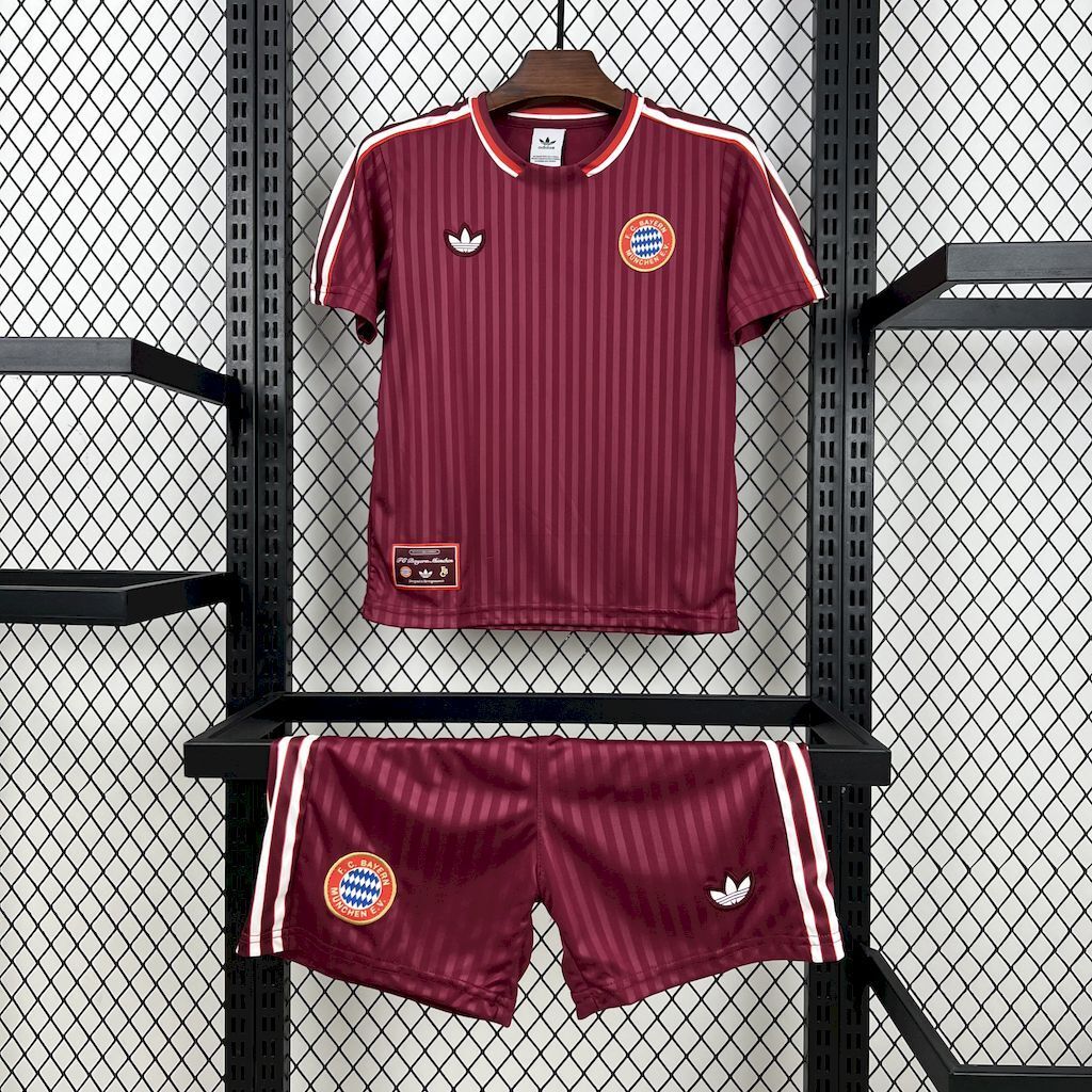 BAYERN MUNICH EQUIPACIÓN TERRACE ICONS 25/26 NIÑOS - Bota de Oro Tienda