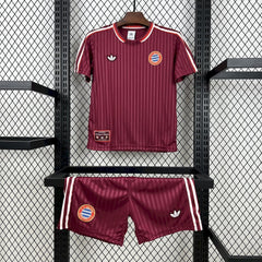 BAYERN MUNICH EQUIPACIÓN TERRACE ICONS 25/26 NIÑOS - Bota de Oro Tienda