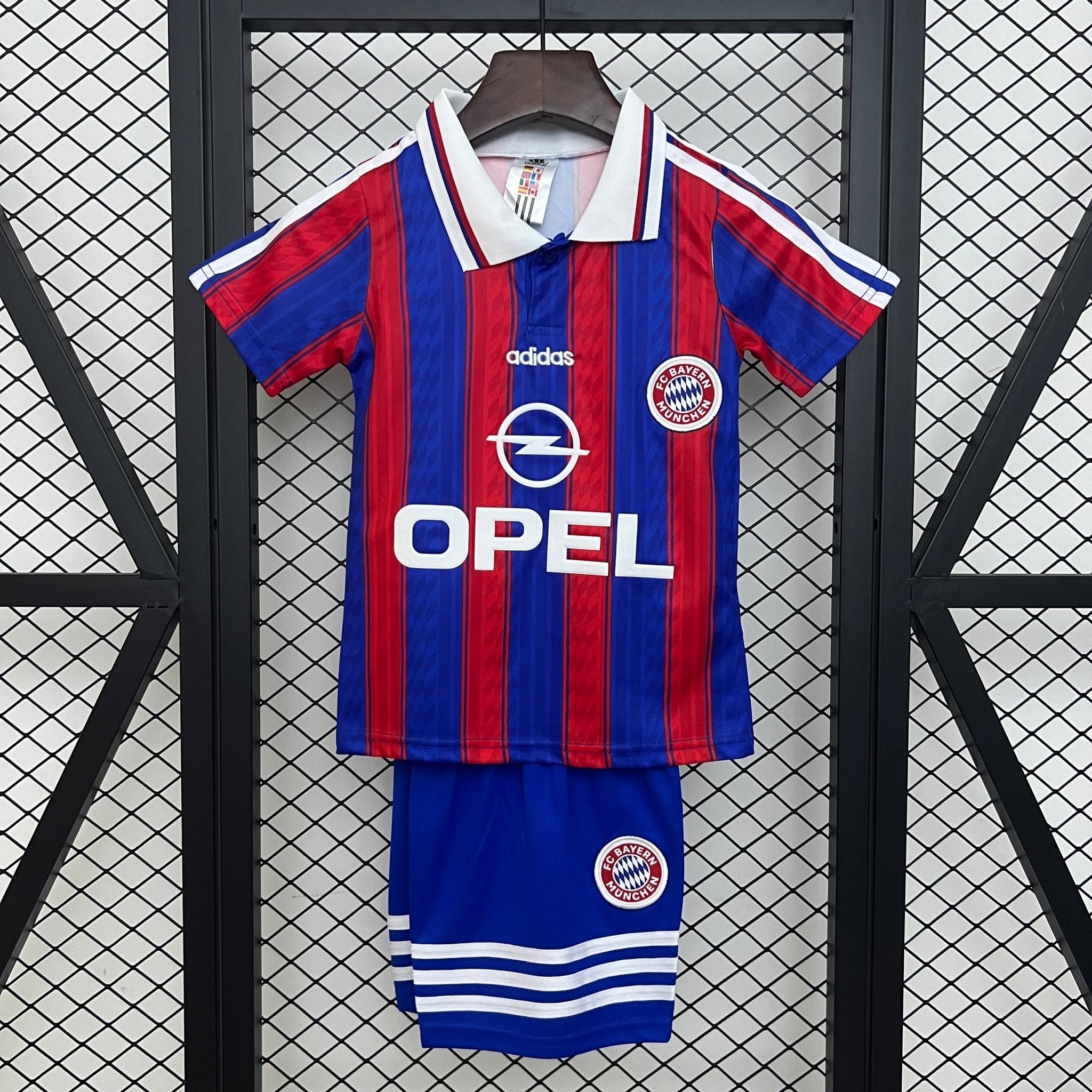 BAYERN MUNICH PRIMERA EQUIPACIÓN 95/97 NIÑOS RETRO - Bota de Oro Tienda