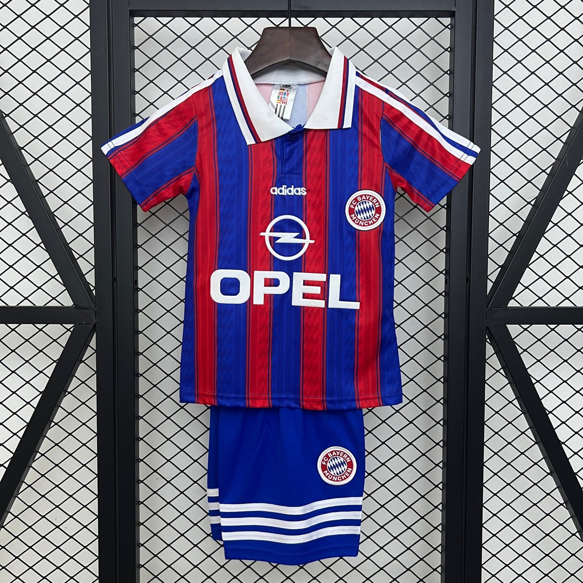 BAYERN MUNICH PRIMERA EQUIPACIÓN 95/97 NIÑOS RETRO - Bota de Oro Tienda