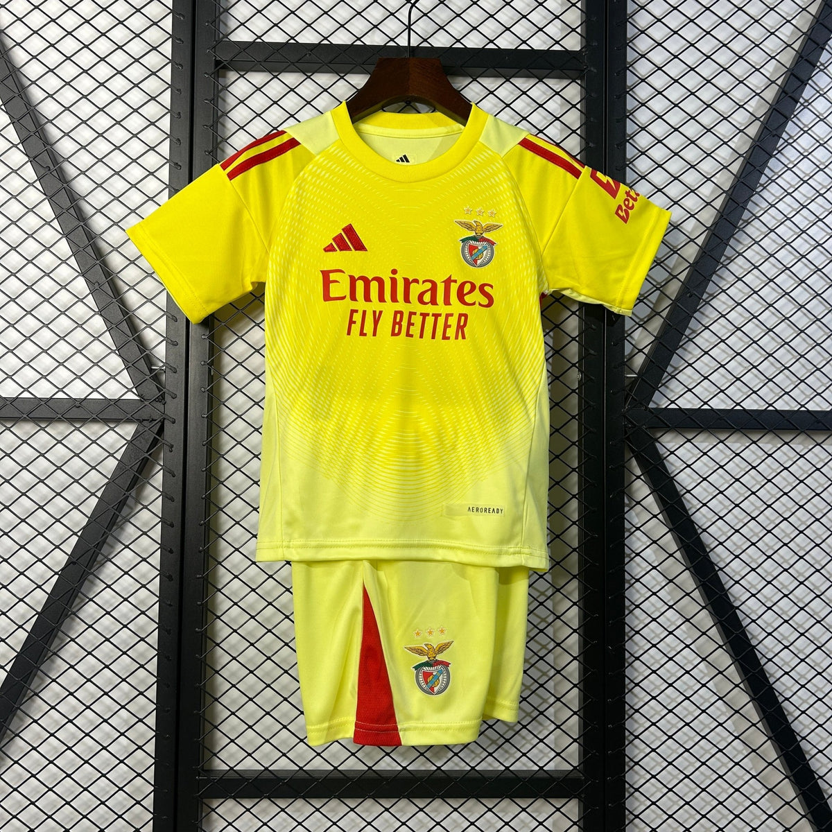 BENFICA EQUIPACIÓN PORTERO 25/26 NIÑOS - Bota de Oro Tienda