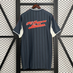 CAMISETA BAYERN MUNICH BASEBALL 25/26 HOMBRE - Bota de Oro Tienda