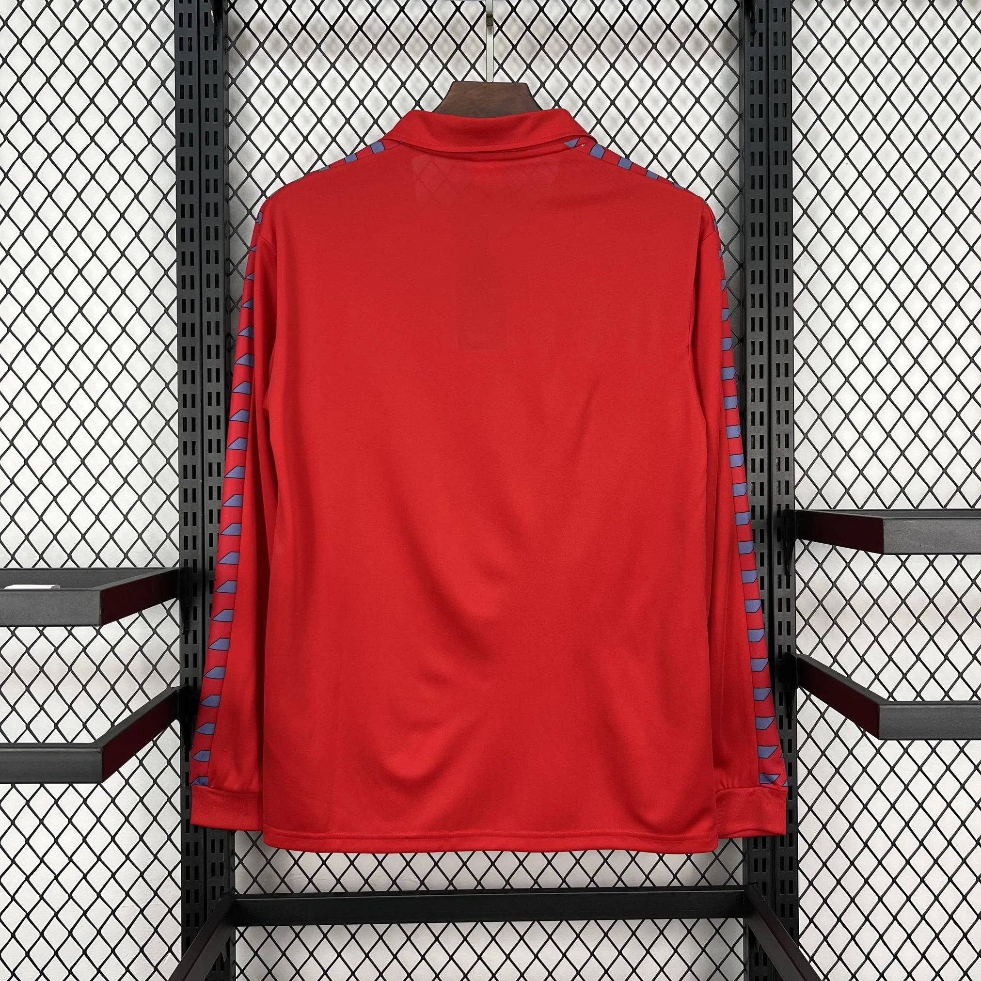 Camiseta Osasuna Primera Equipación 83/84 Retro Manga Larga - Bota de Oro Tienda