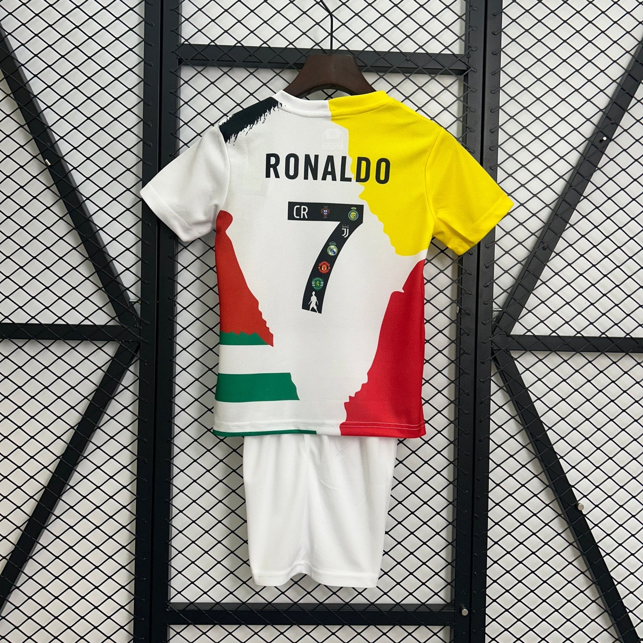 CRISTIANO RONALDO EQUIPACIÓN EDICION ESPECIAL NIÑOS - Bota de Oro Tienda