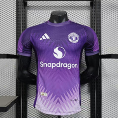 MANCHESTER UNITED EQUIPACIÓN ESPECIAL 25/26 (VERSIÓN JUGADOR) - Bota de Oro Tienda