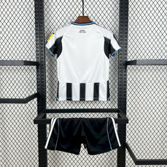 NEWCASTLE PRIMERA EQUIPACIÓN 25/26 NIÑOS - Bota de Oro Tienda