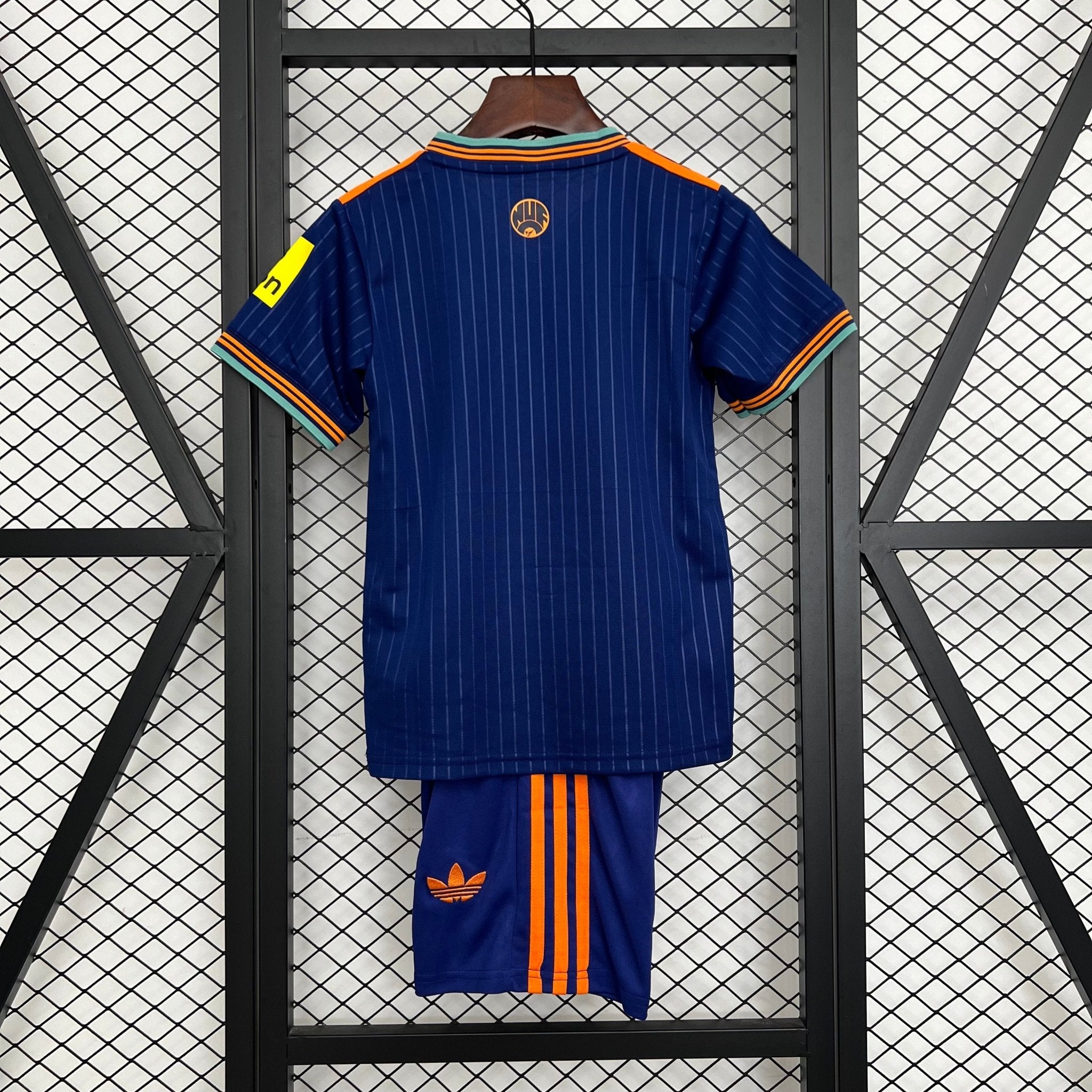 NEWCASTLE TERCERA EQUIPACIÓN 25/26 NIÑOS - Bota de Oro Tienda