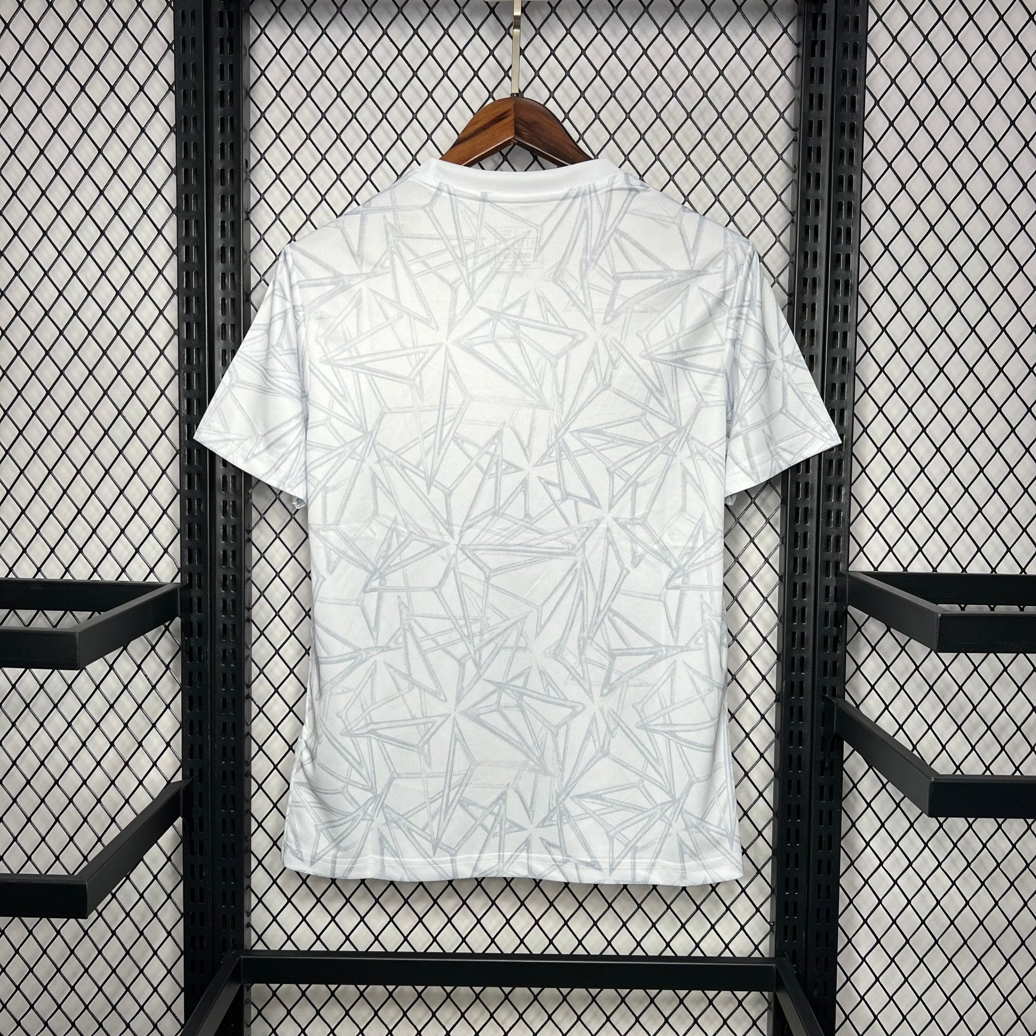 REAL MADRID ENTRENAMIENTO PREVIO 24/25 - Bota de Oro Tienda