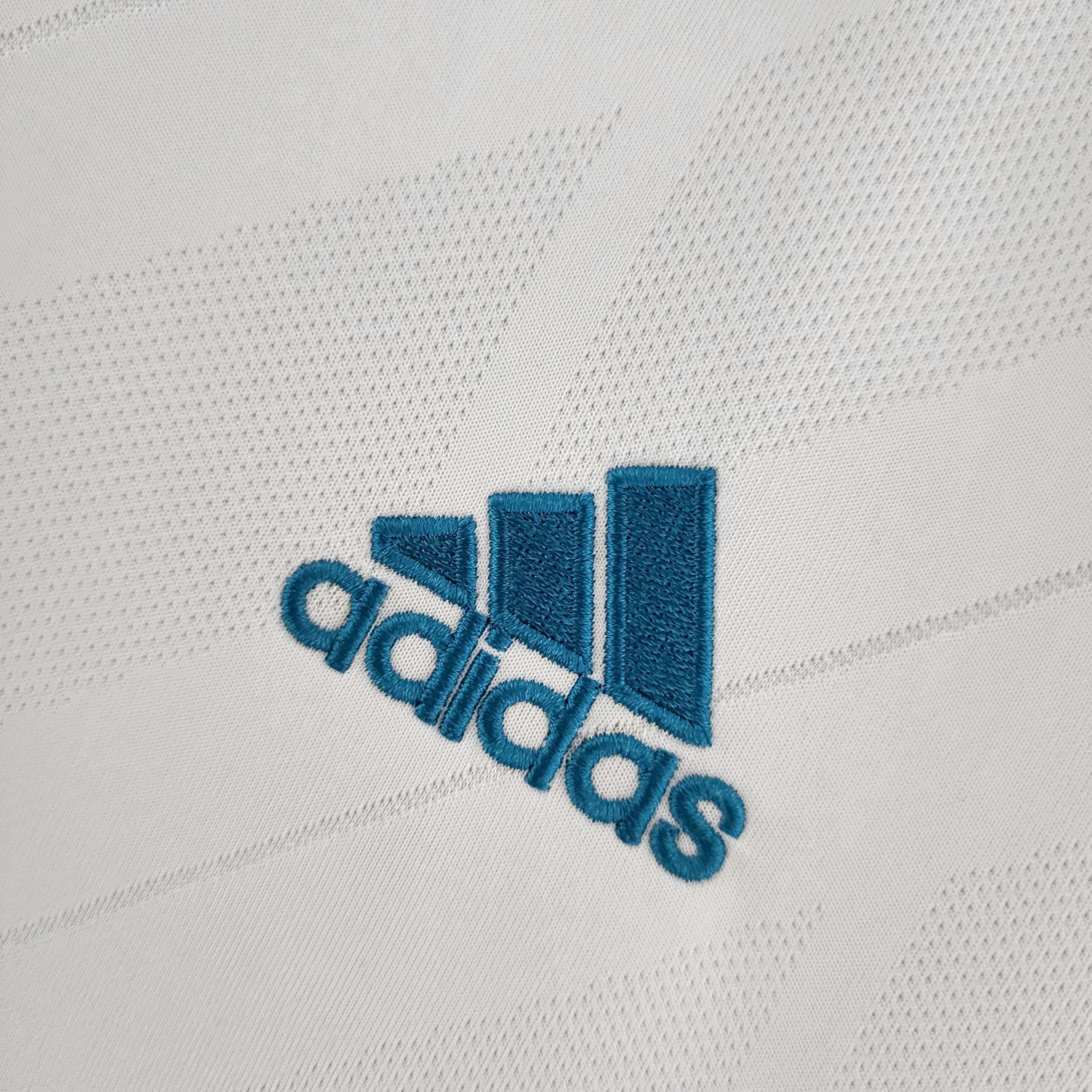 REAL MADRID I 17/18 (RETRO) - Bota de Oro Tienda