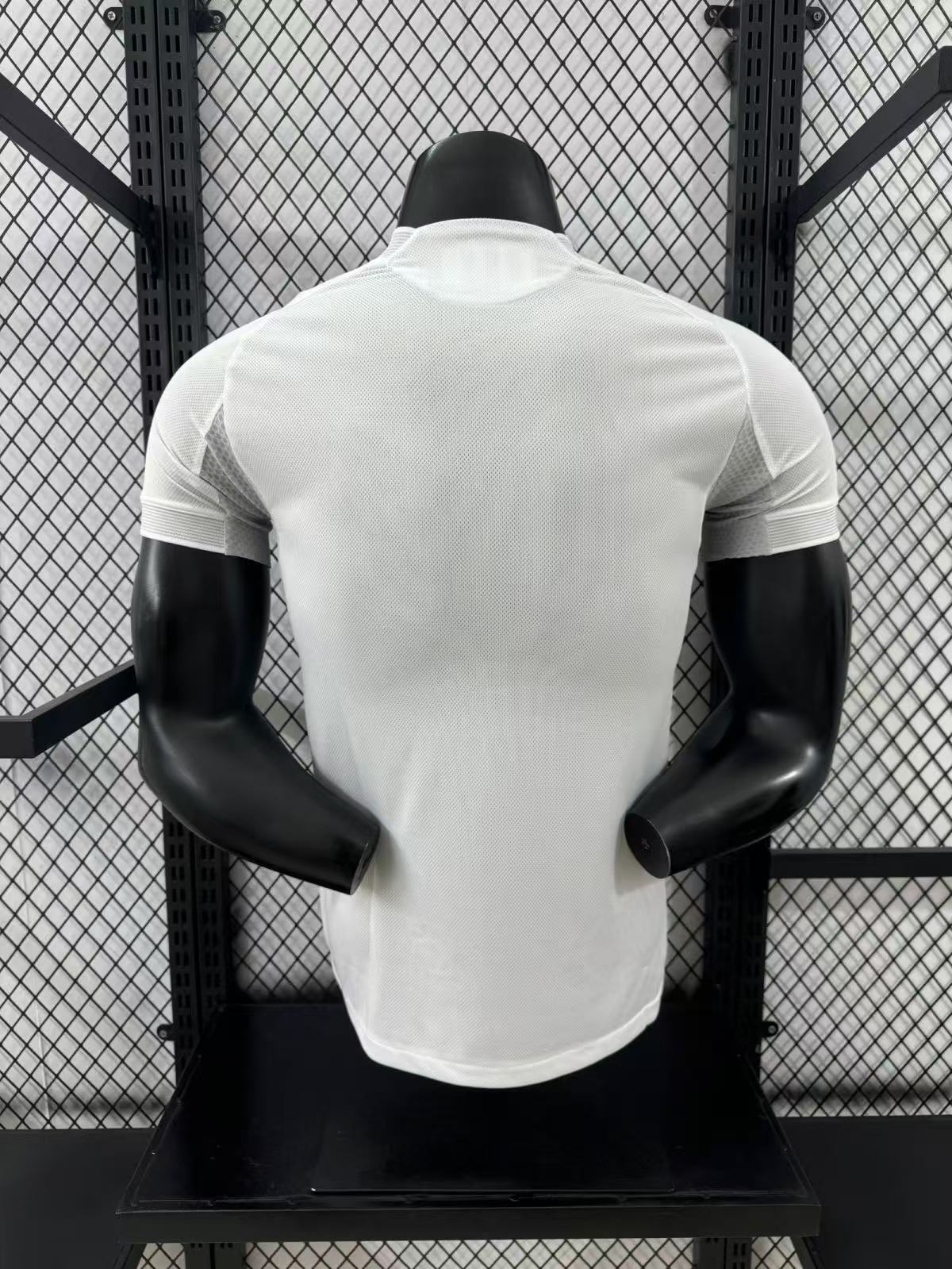 REAL MADRID PRIMERA EQUIPACIÓN 25/26 (VERSIÓN JUGADOR) - Bota de Oro Tienda