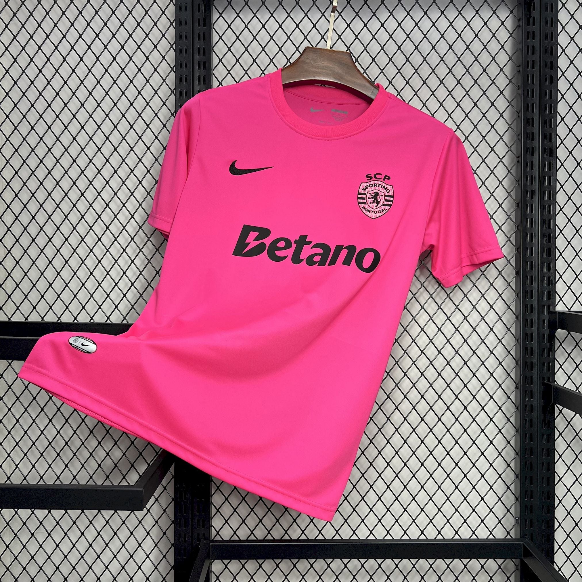 SPORTING CP OCTUBRE ROSA 24/25 HOMBRE - Bota de Oro Tienda