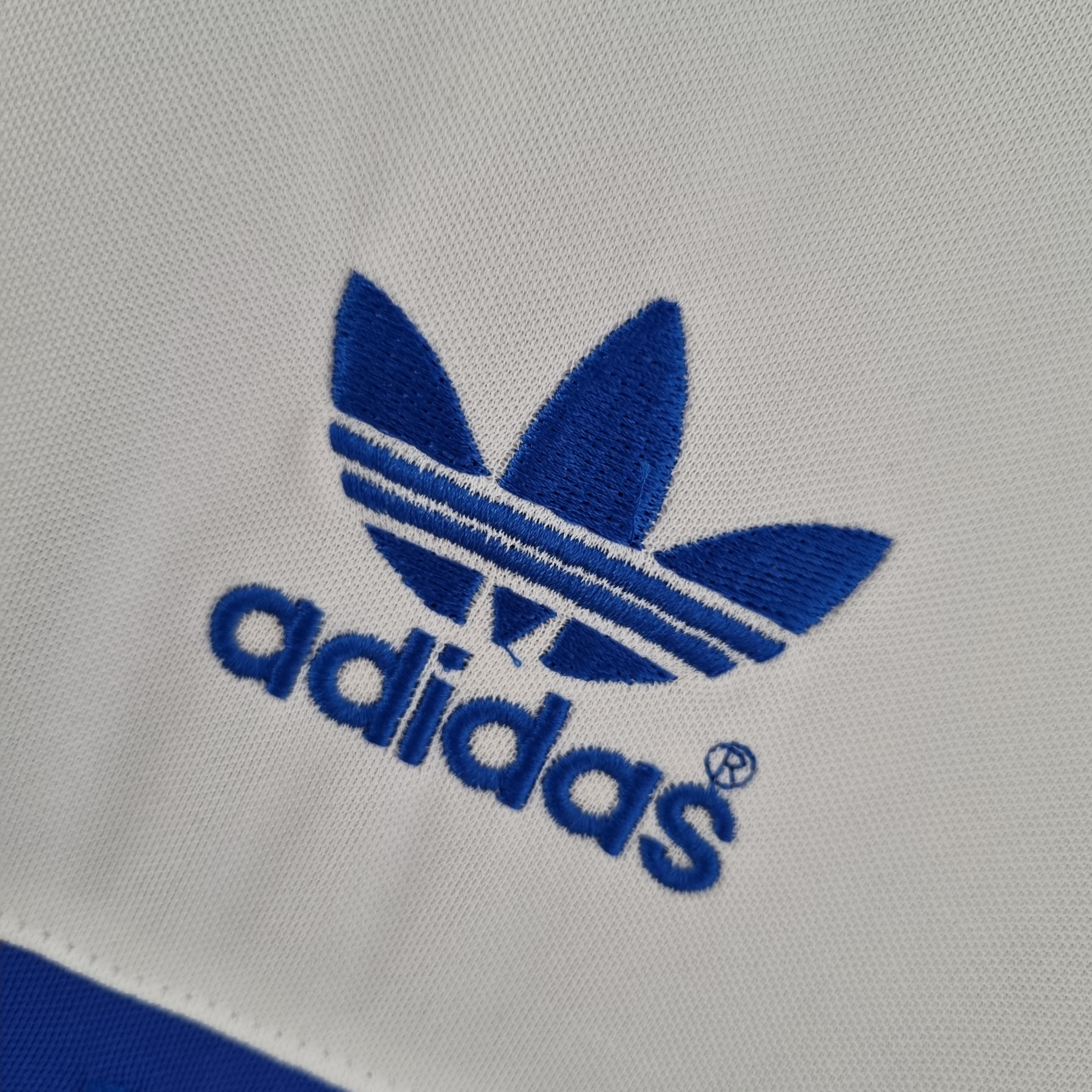 UNIVERSIDAD CATÓLICA I 1984 HOMBRE (RETRO)