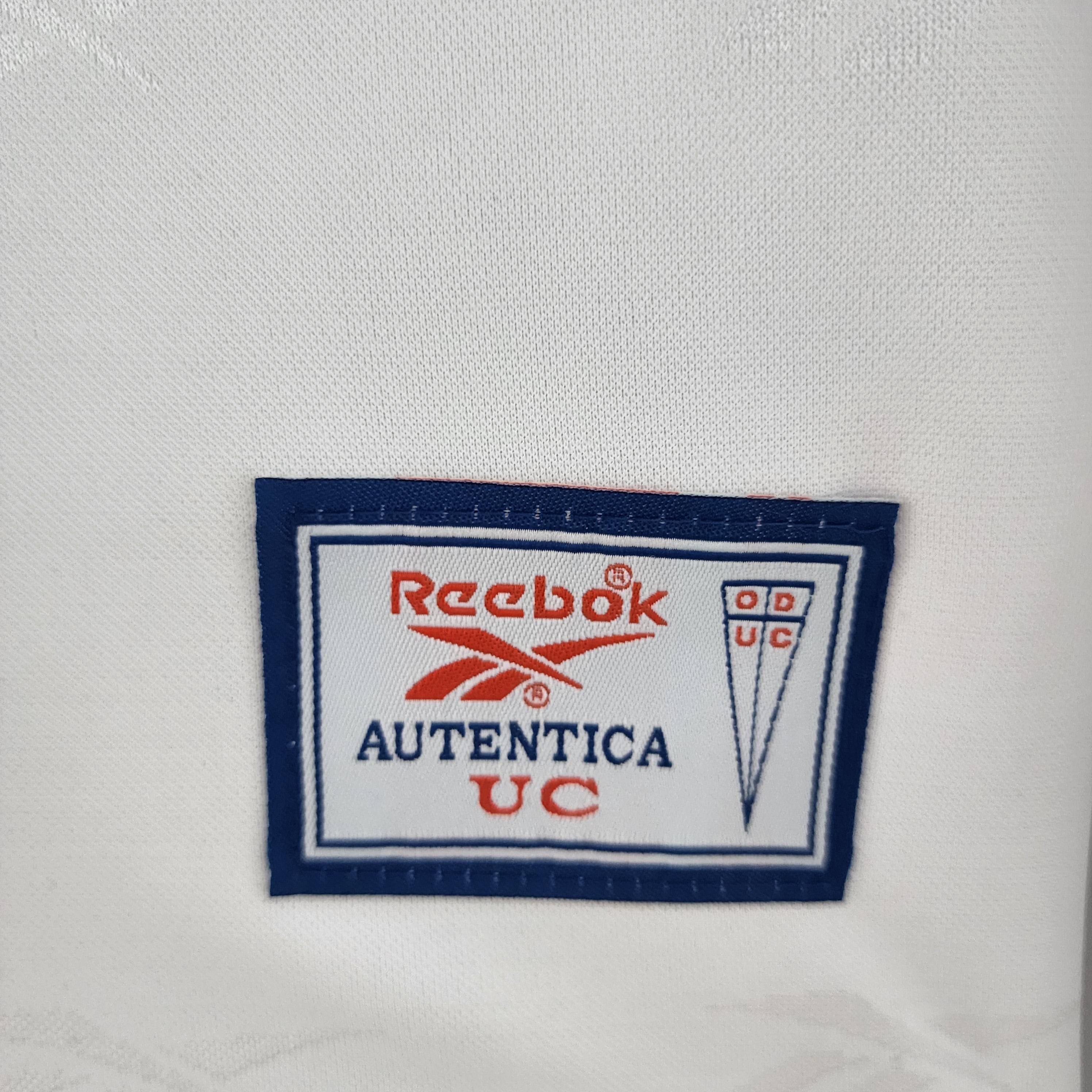 UNIVERSIDAD CATÓLICA I 98 MANGA LARGA HOMBRE (RETRO)