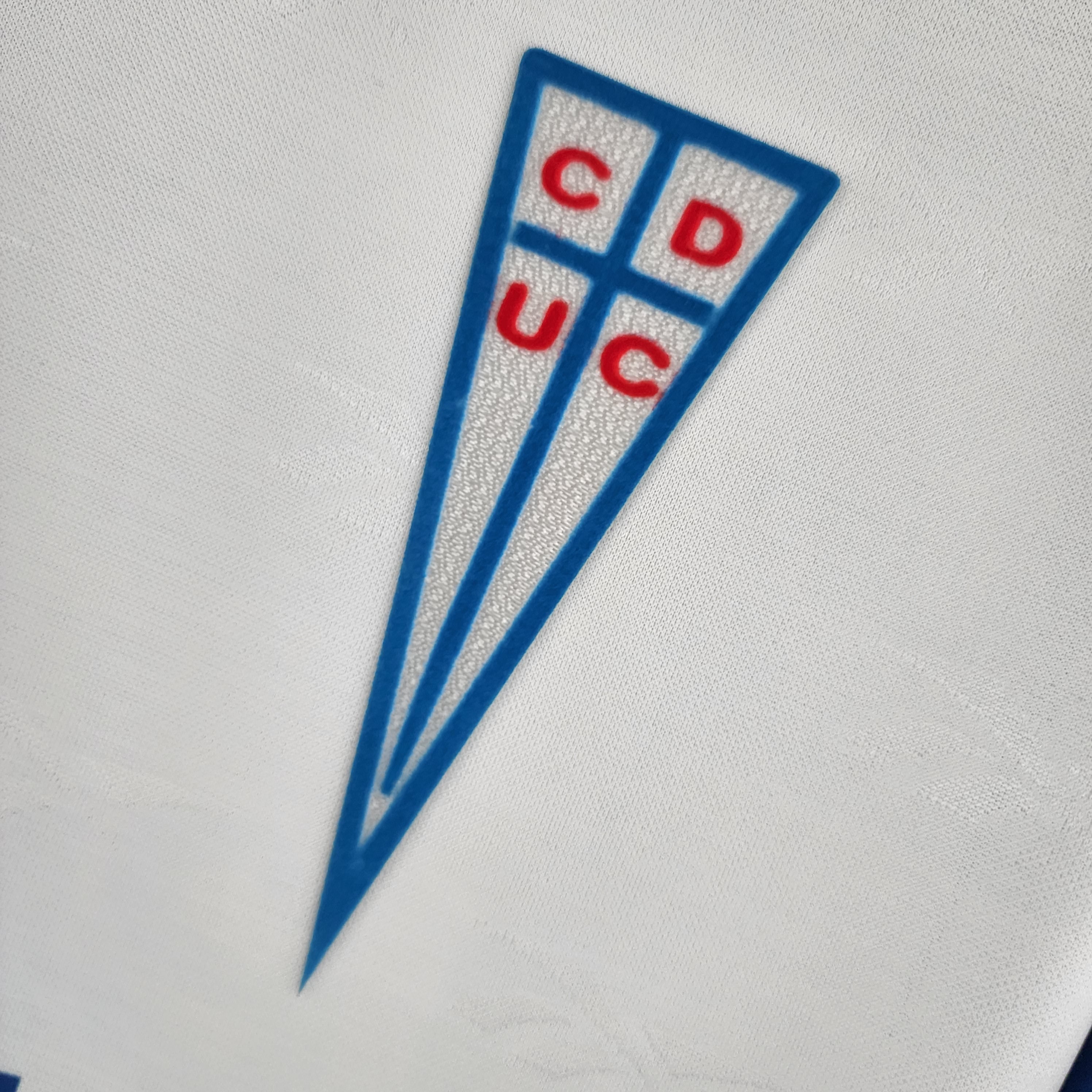 UNIVERSIDAD CATÓLICA III 98 MANGA LARGA HOMBRE (RETRO)
