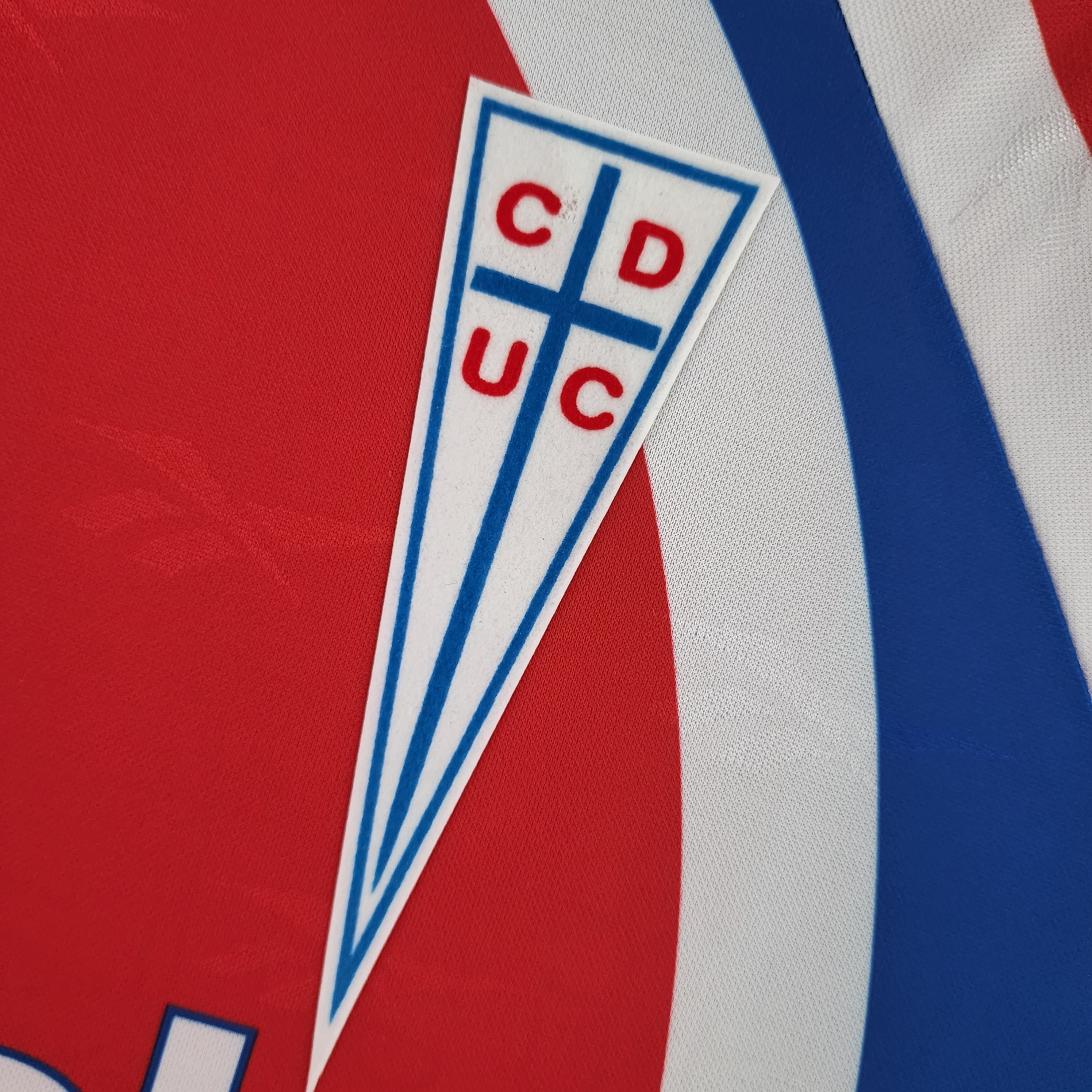 UNIVERSIDAD CATÓLICA II 98 MANGA LARGA HOMBRE (RETRO)