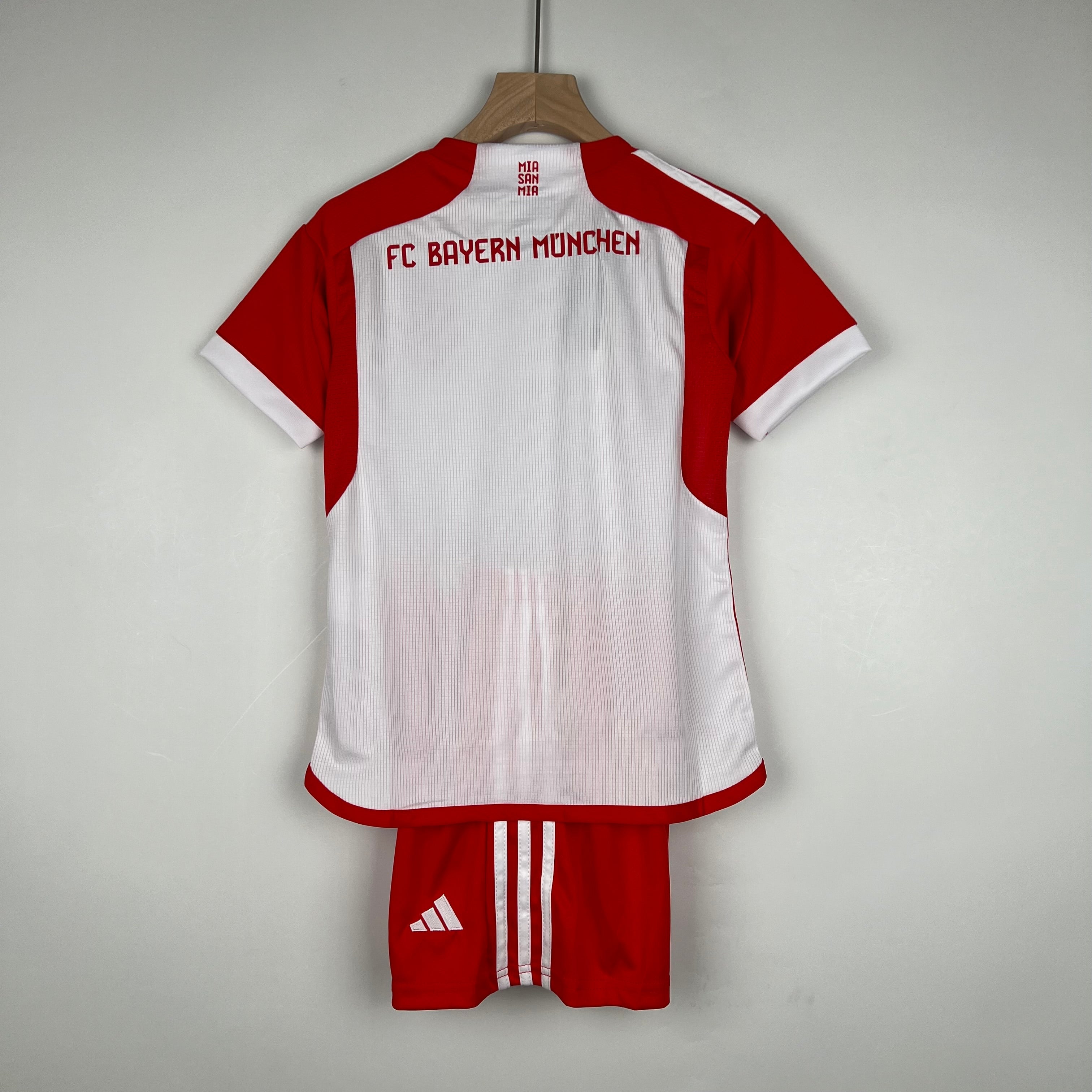 BAYERN MUNICH I 23/24 CONJUNTO INFANTIL