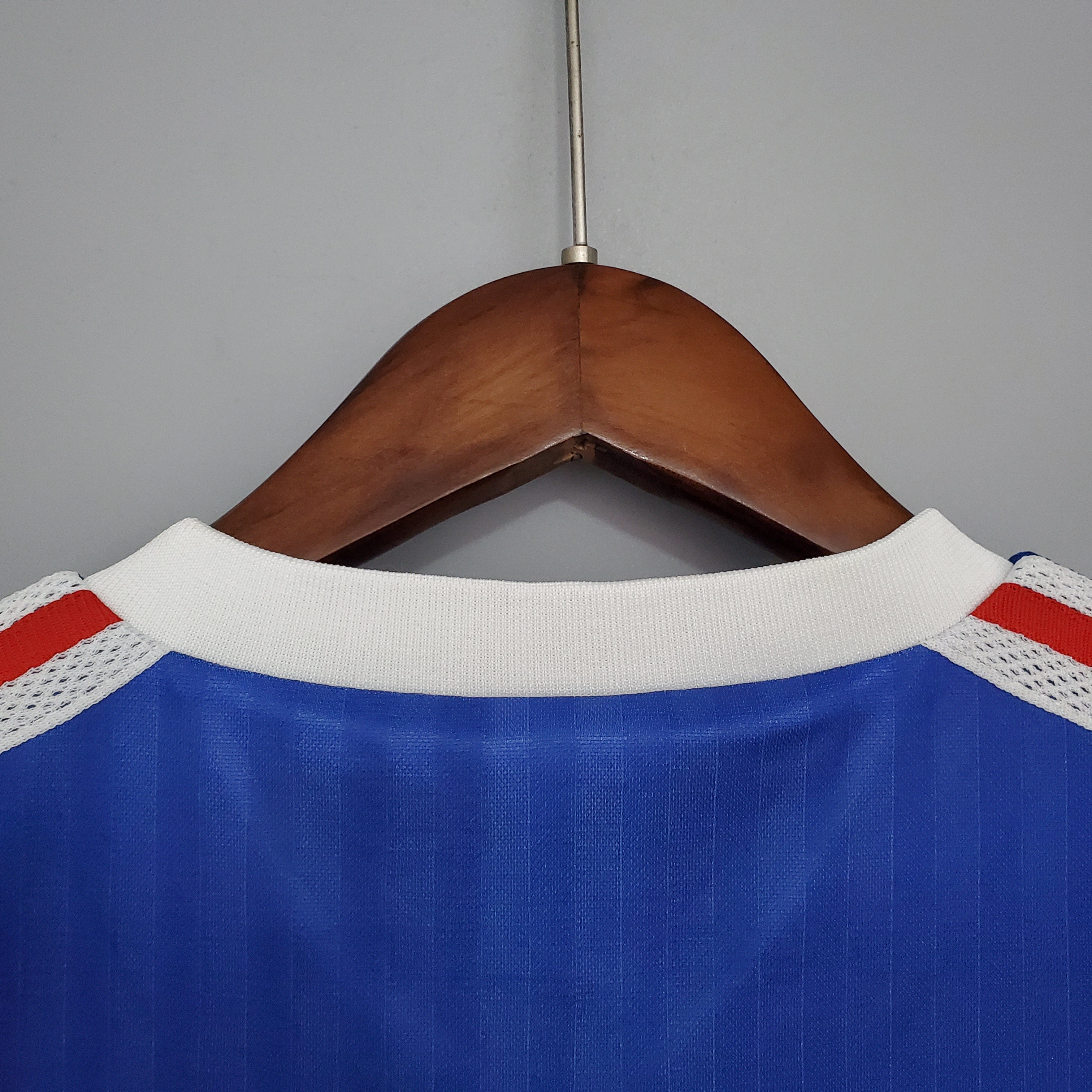 YUGOSLAVIA I 1990 HOMBRE (RETRO)