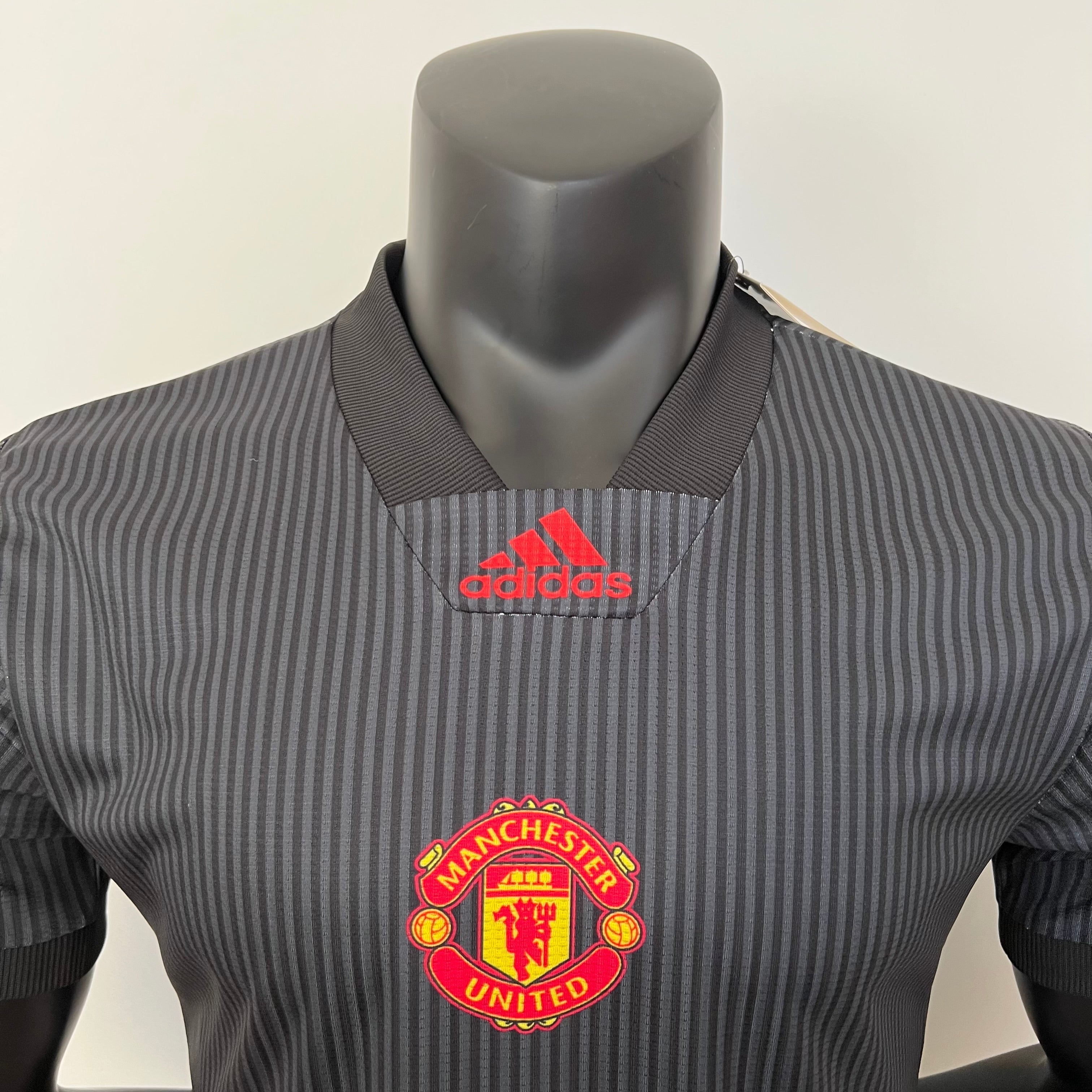MANCHESTER UNITED EDICIÓN ESPECIAL III 23/24 (VERSIÓN JUGADOR)
