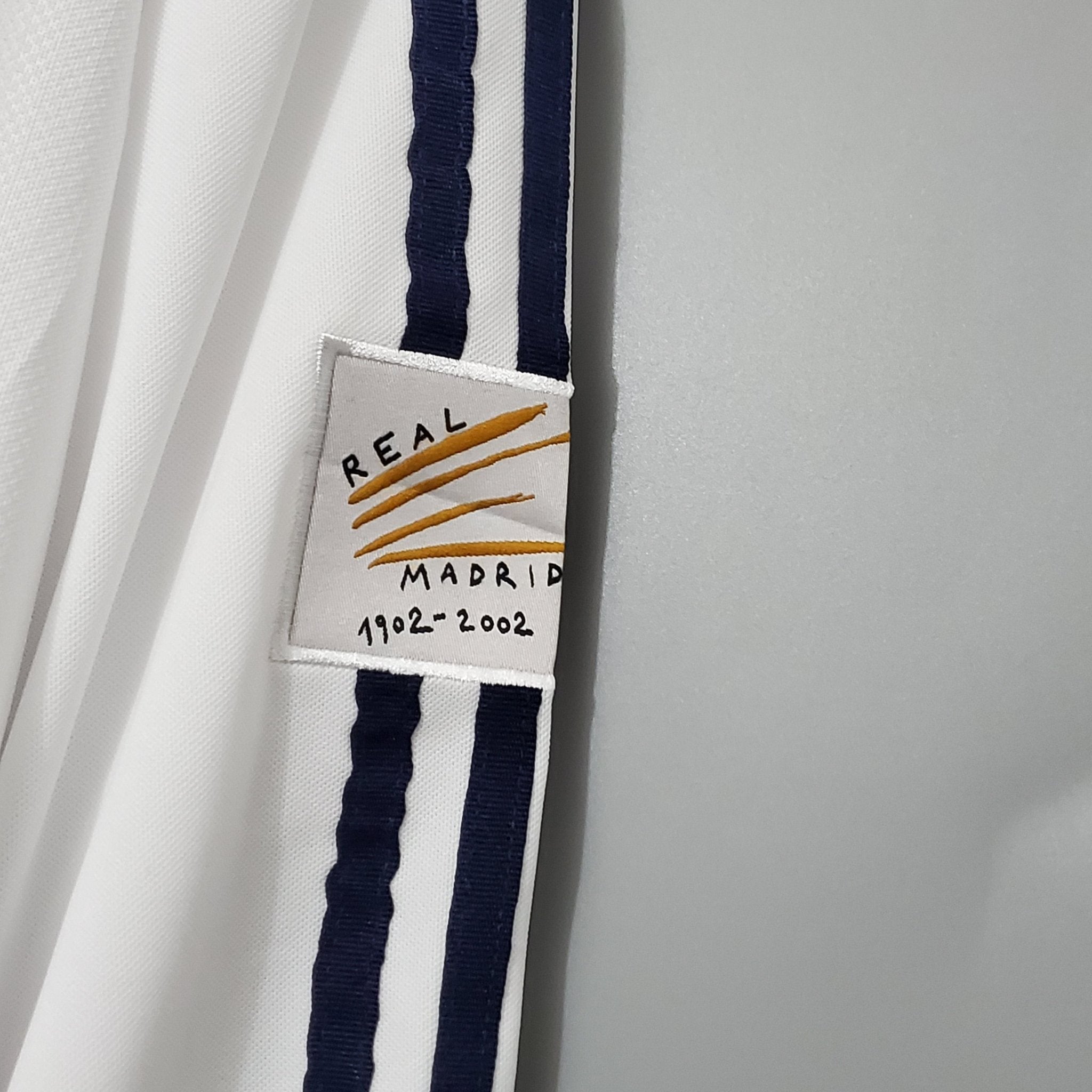 REAL MADRID I 02/03 MANGA LARGA HOMBRE (RETRO) - Bota de Oro Tienda