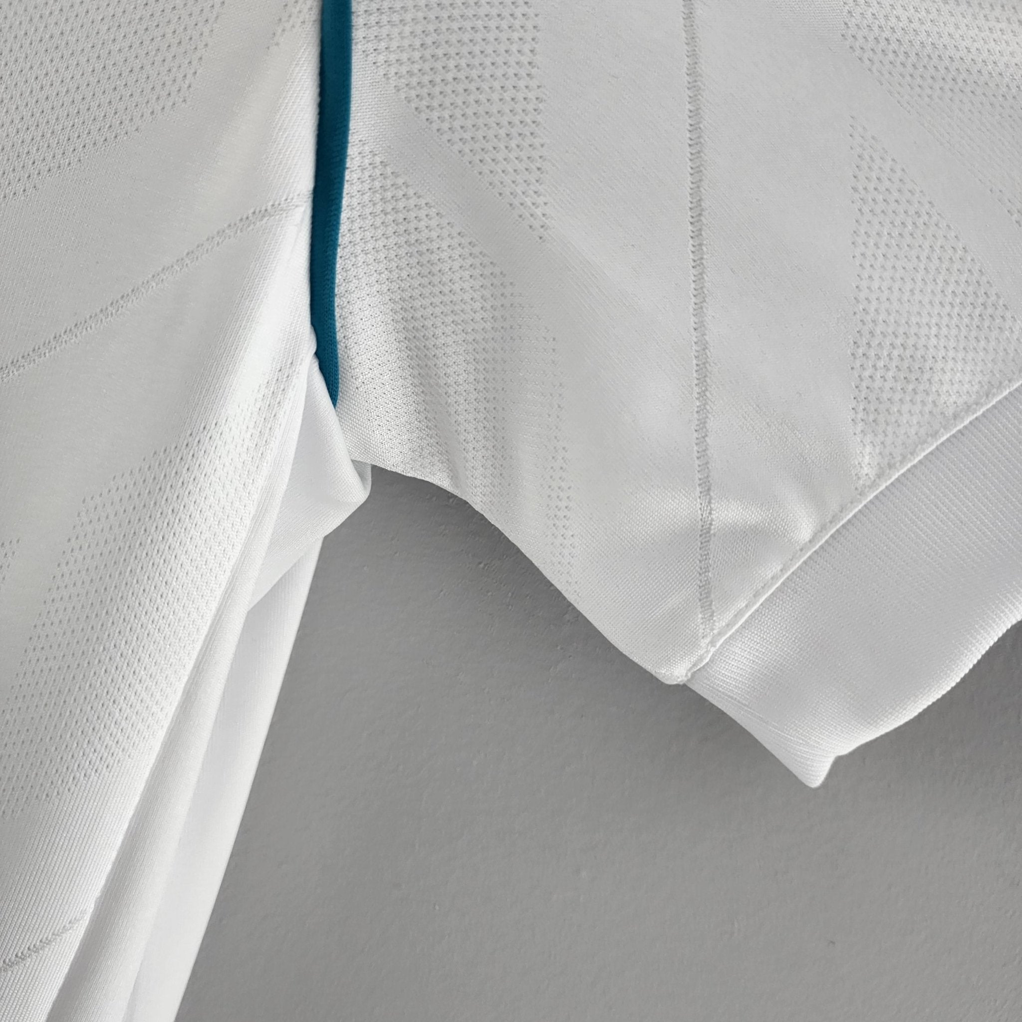 REAL MADRID I 17/18 (RETRO) - Bota de Oro Tienda