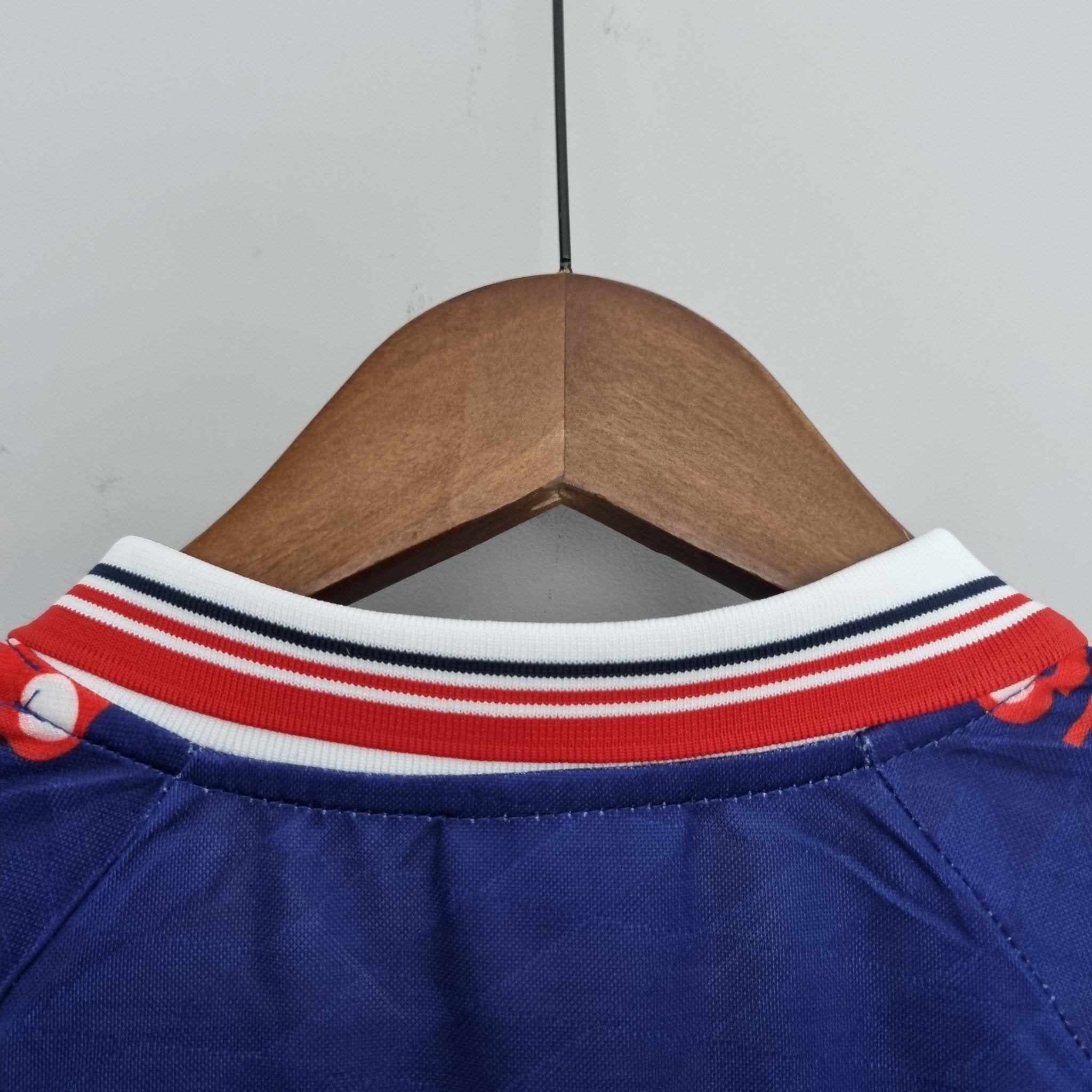 UNIVERSIDAD DE CHILE I 96 MANGA LARGA HOMBRE (RETRO) - Bota de Oro Tienda